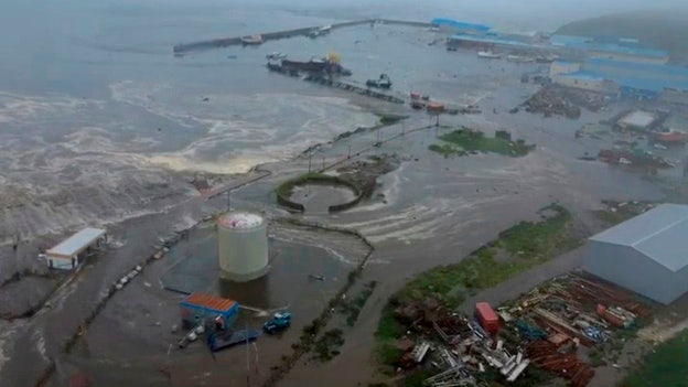 Damage and minor injuries reported in Russia following earthquake and tsunami