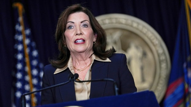 NY Gov. Hochul calls for national 'assault weapons' ban following NYC shooting