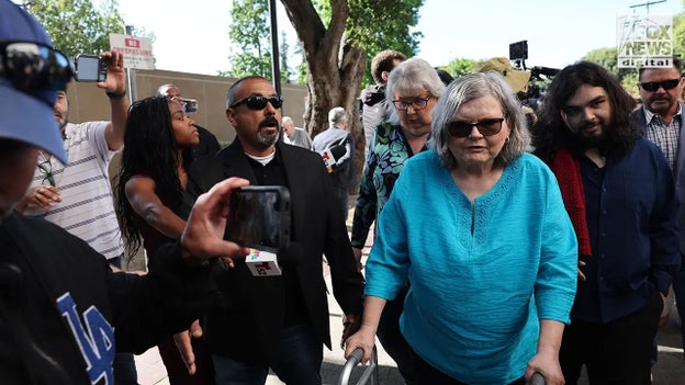 Relatives urge parole for Menendez brothers, praising “purpose and service” in prison