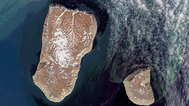 The two islands where the US and Russia meet