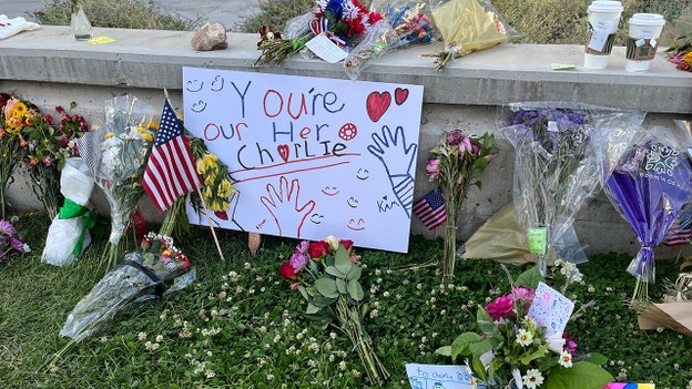 Đại học Utah Valley đoàn kết để vinh danh Charlie Kirk khi khuôn viên trường bắt đầu mở cửa trở lại