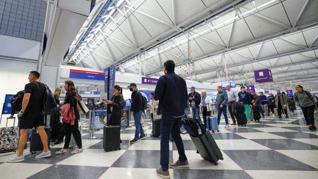 More than 800 US flights canceled so far Friday as air traffic cuts take effect