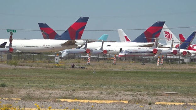 Which US airlines have been most impacted by the government shutdown?