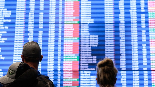 Flight delays almost top 2K Wednesday with shutdown end in sight