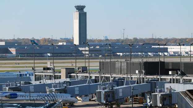 1,330 flights canceled Saturday, surpassing Friday's numbers as shutdown lingers