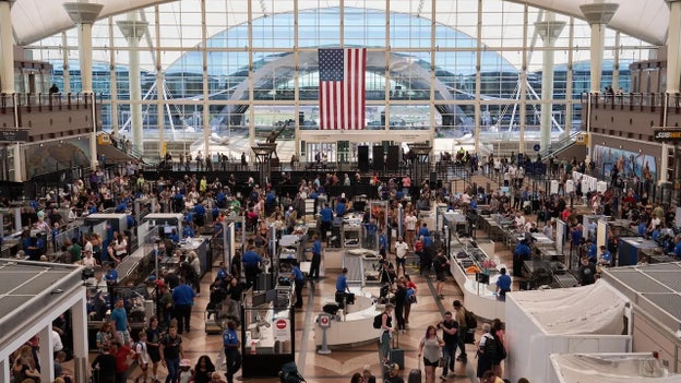 FAA flight-reduction order could cost US economy up to $580M a day