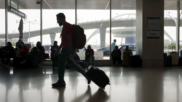 Airline problems won't end with government shutdown resolution, experts warn travelers