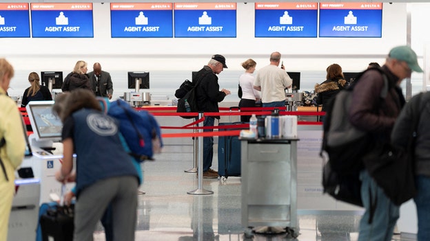 More than 850 flights canceled Saturday across the US
