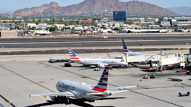 1,330 flights canceled Saturday, surpassing Friday's numbers as shutdown lingers