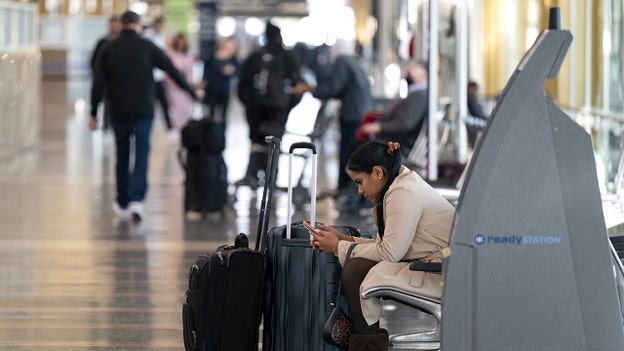 US flyers face more than 850 delays, 890 cancellations so far Wednesday