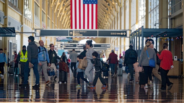 US air travelers saw more than 39,400 delays, 9,200 cancellations in last 5 days