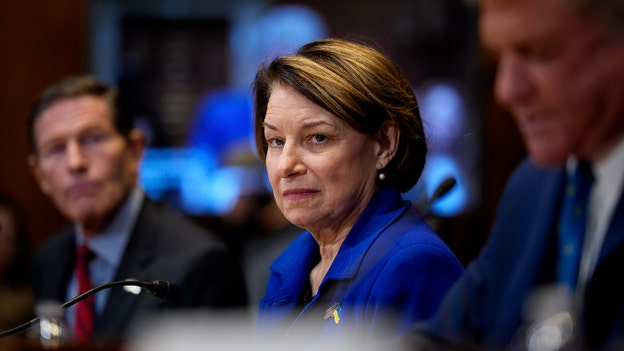 Sen. Amy Klobuchar blames Trump administration for fatal Minneapolis shooting