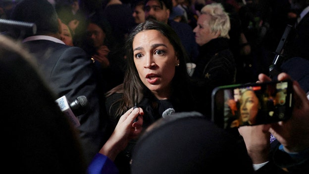 AOC calls Minneapolis ICE shooting a 'murder,' urges arrest of agent involved