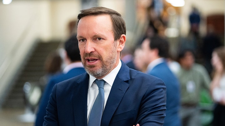 White House slams Democrat senator over Venezuela claims: ‘You are a buffoon’ - Fox News