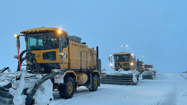 Kansas City airfield cleared of snow for Steelers' arrival ahead of NFL wild-card game