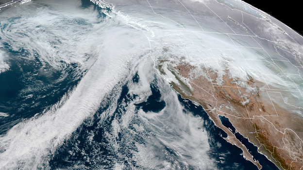 Atmospheric River stretched to near Hawaii