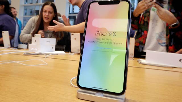 Apple’s iPhone X wows some with newest features 