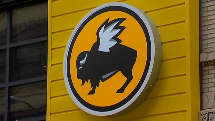 Buffalo Wild Wings makes Super Bowl bet with football fans