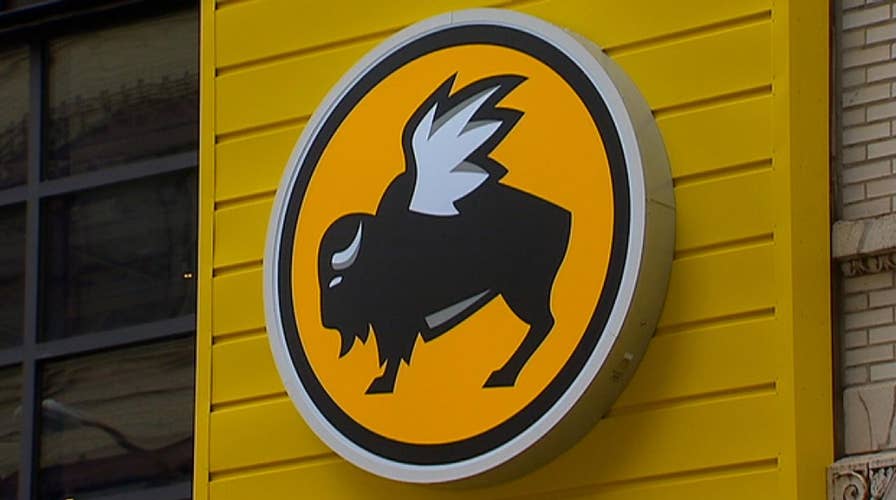 Buffalo Wild Wings makes Super Bowl bet with football fans