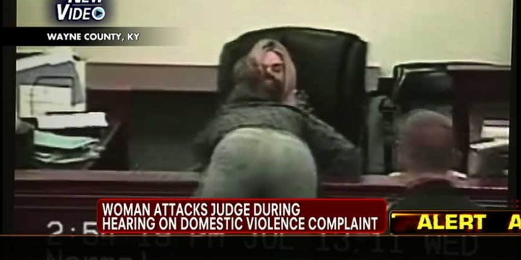 Courtroom Video Woman Attacks Judge During Hearing Fox News Video 