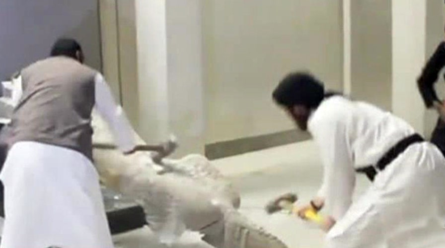 Report: Video shows ISIS destroying Iraqi artifacts