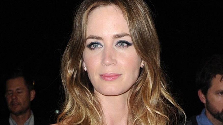 Ass Emily Blunt (born 1983 (naturalized American citizen) nude (28 photo), iCloud, lingerie