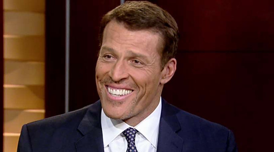 Tony Robbins gives his take on crop of 2016 candidates