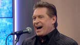Steve Amerson performs a holiday tune