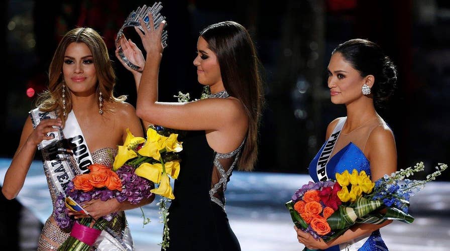 Steve Harvey mistakenly crowns wrong 'Miss Universe'