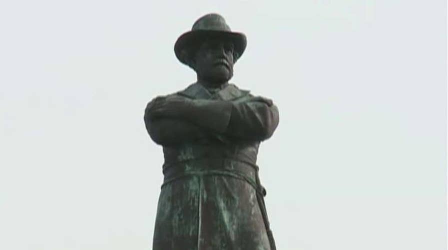 New Orleans leaders vote to remove Confederate monuments