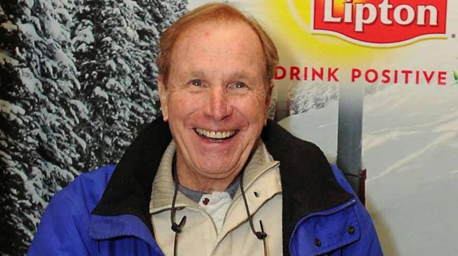 'M.A.S.H.' star Wayne Rogers dies at 82