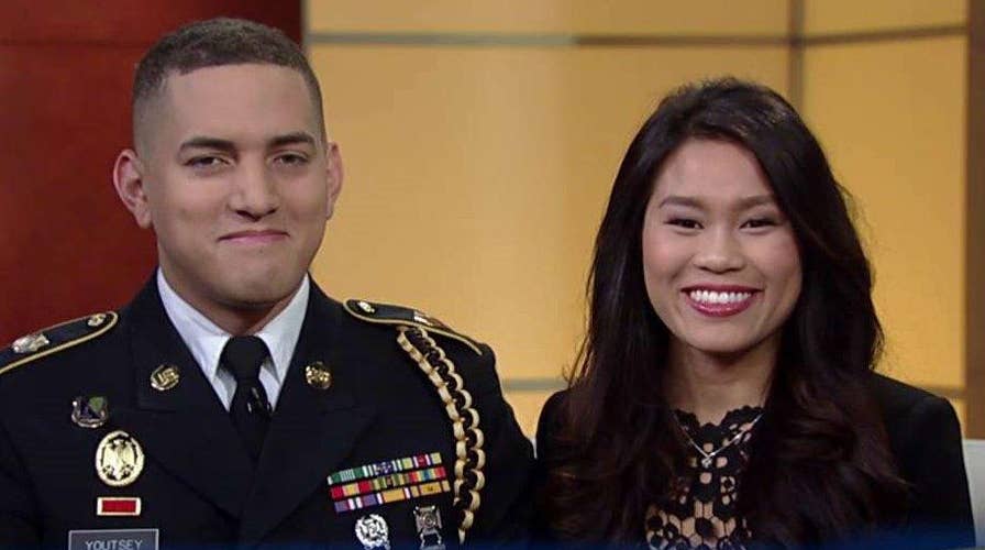Soldier surprises girlfriend with live proposal on ӣƵ