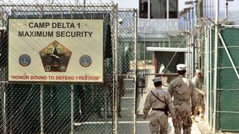 Report: Pentagon stalling Obama plan to close Gitmo