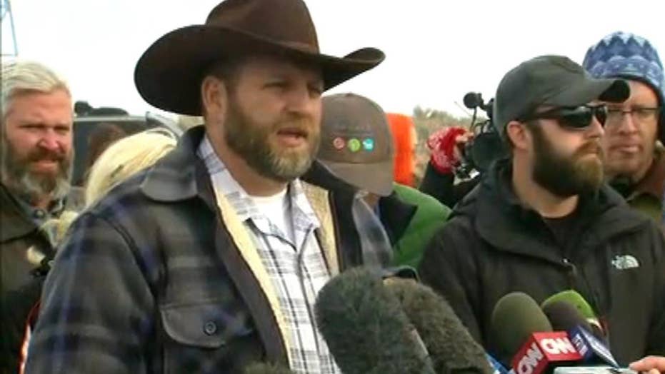 Ex-FBI rescue team commander urges patience in Oregon siege