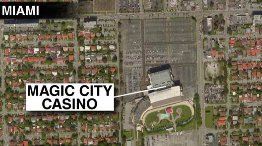 Cop stabbed in face at Miami casino