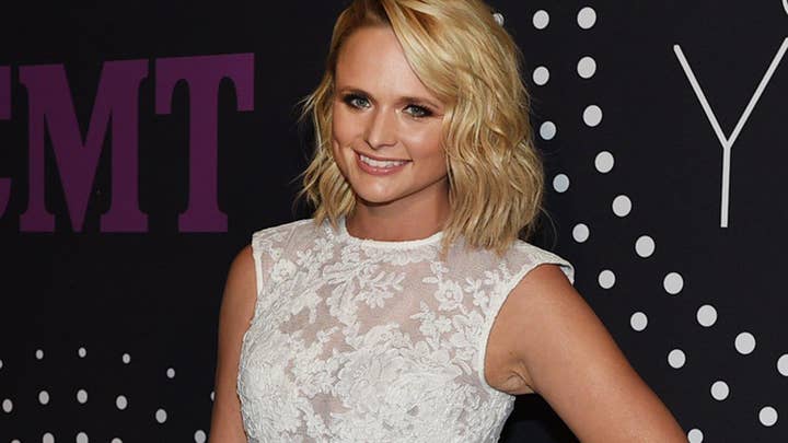 Miranda Lambert gives emotional first performance of 'Scars'