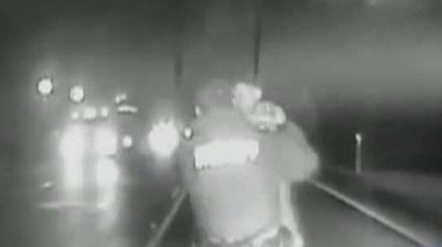 Sheriff's deputy saves toddler running down middle of road