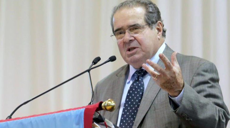 Presidential candidates react to death of Antonin Scalia