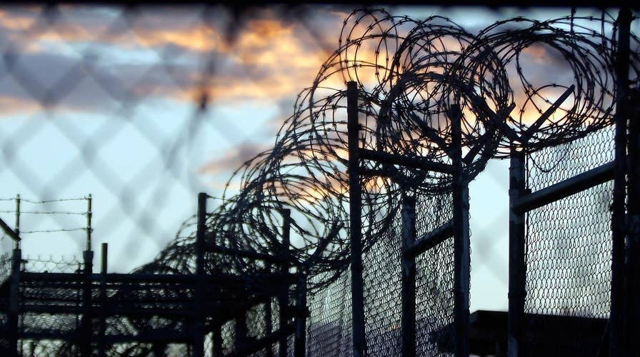 WH facing deadline to submit plans for closing Gitmo