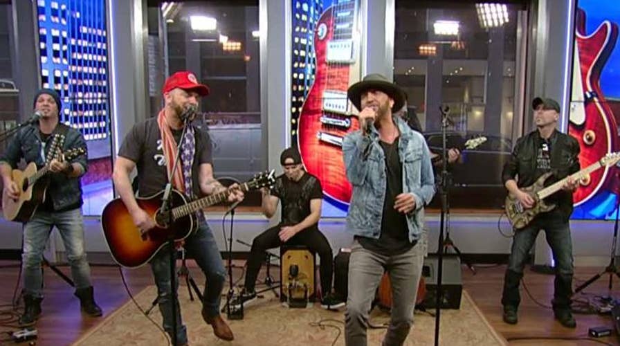 LOCASH performs 'I Love This Life'