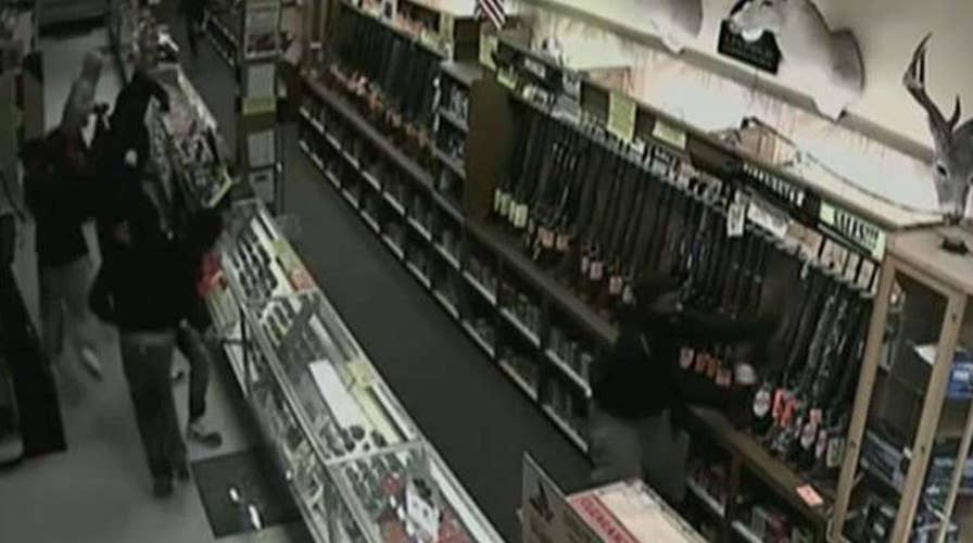 Brazen gun heist in Houston caught on camera