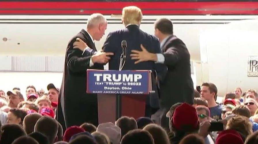 Secret Service shields Trump from protesters at Ohio rally