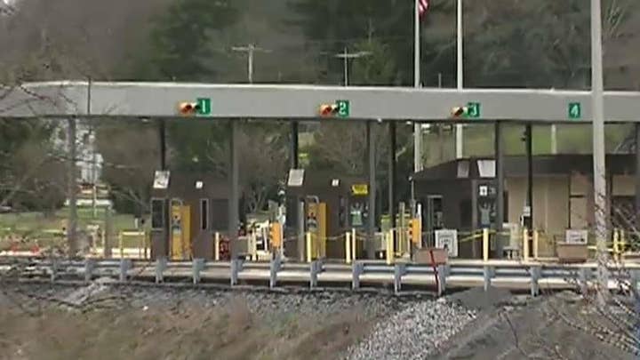 Retired state trooper kills 2 attempting to rob toll plaza
