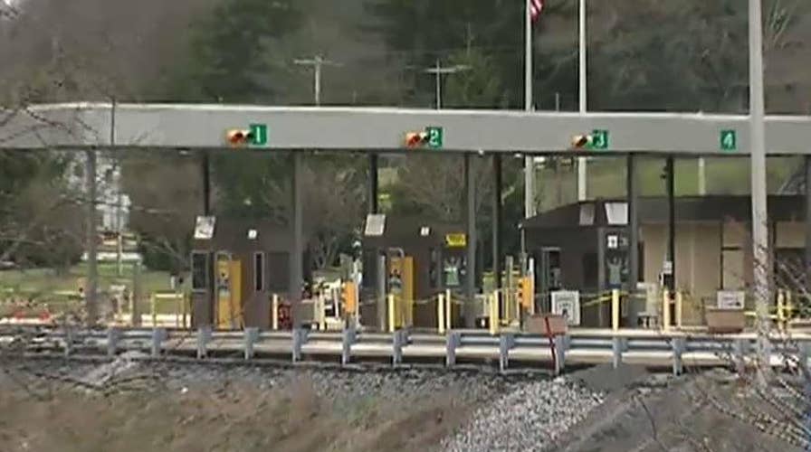 Retired state trooper kills 2 attempting to rob toll plaza