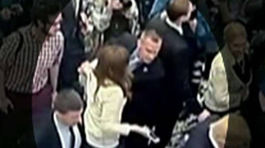 Trump defends campaign manager amid battery charge