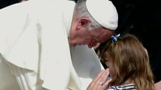 Pope Francis blesses little girl who's losing her sight - Fox News
