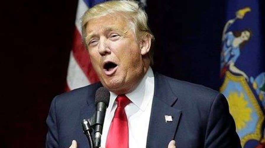 Trump hires 'seasoned operatives' ahead of convention