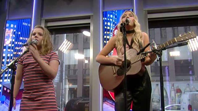 Nashville Stars Lennon And Maisy Stella Sing Lean On On Air