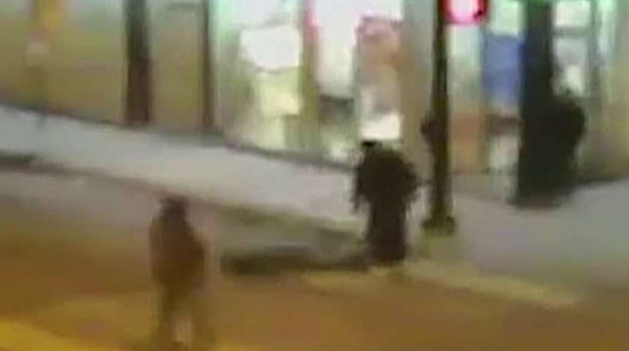 Bystanders ignore dying man lying on Chicago street