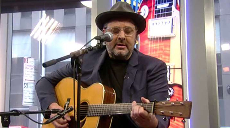 Vince Gill sings a tribute to George Jones